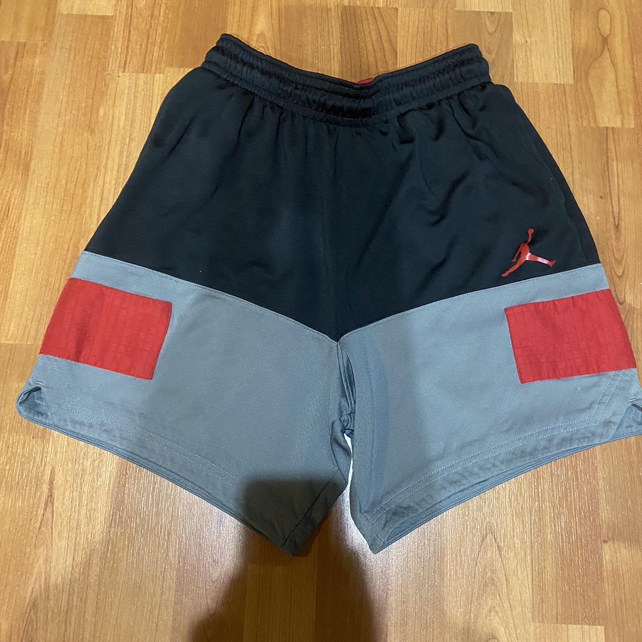 item listed by arlyngrix64