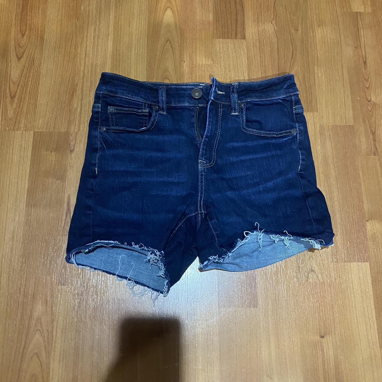 item listed by arlyngrix64