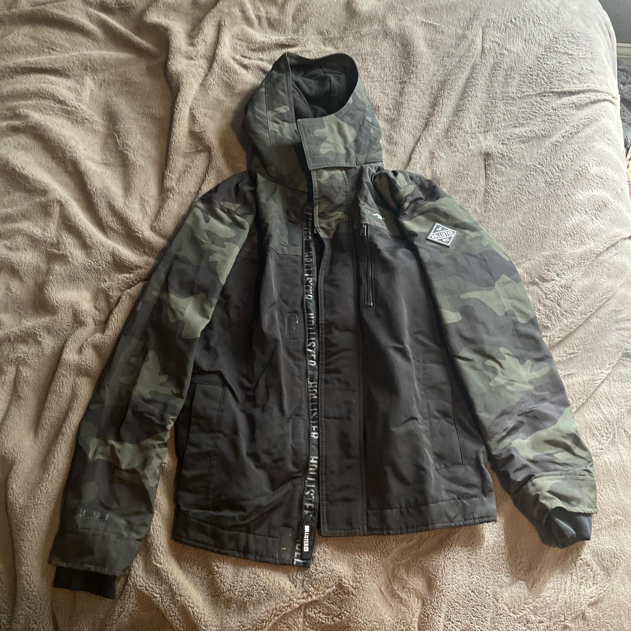 Hollister camo windbreaker online