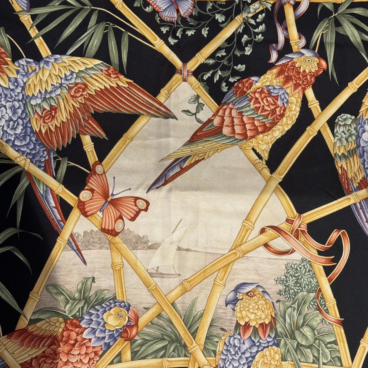 Salvatore Ferragamo 鳥の刺繍スカーフ 約90cmx 90cm Salvatore Ferragamo 鳥の刺繍スカーフ 約90cmx 90cm