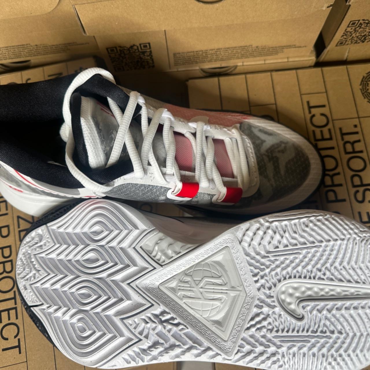 kyrie tennis shoes nike