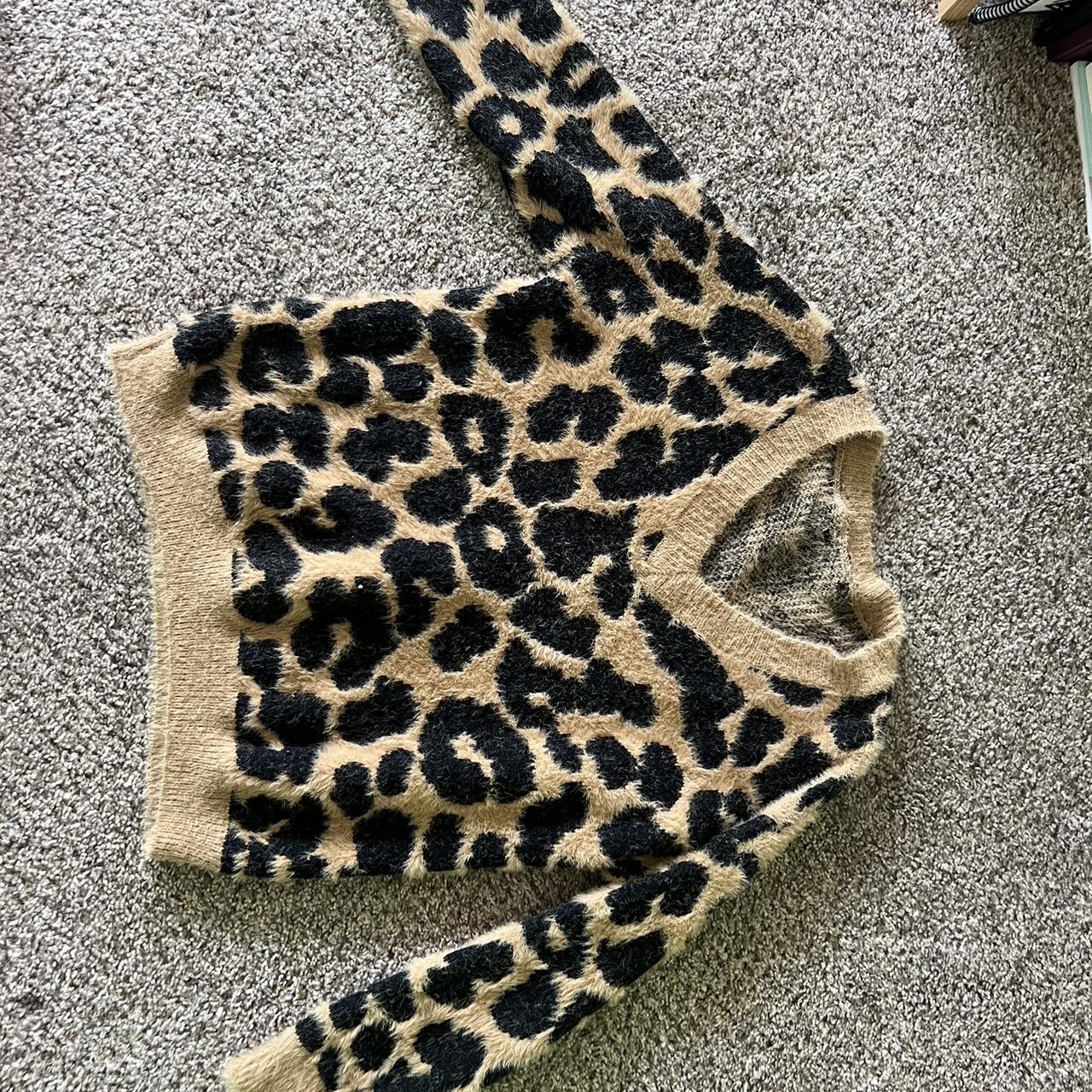 Very soft and comfy fuzzy leopard print sweater. Depop