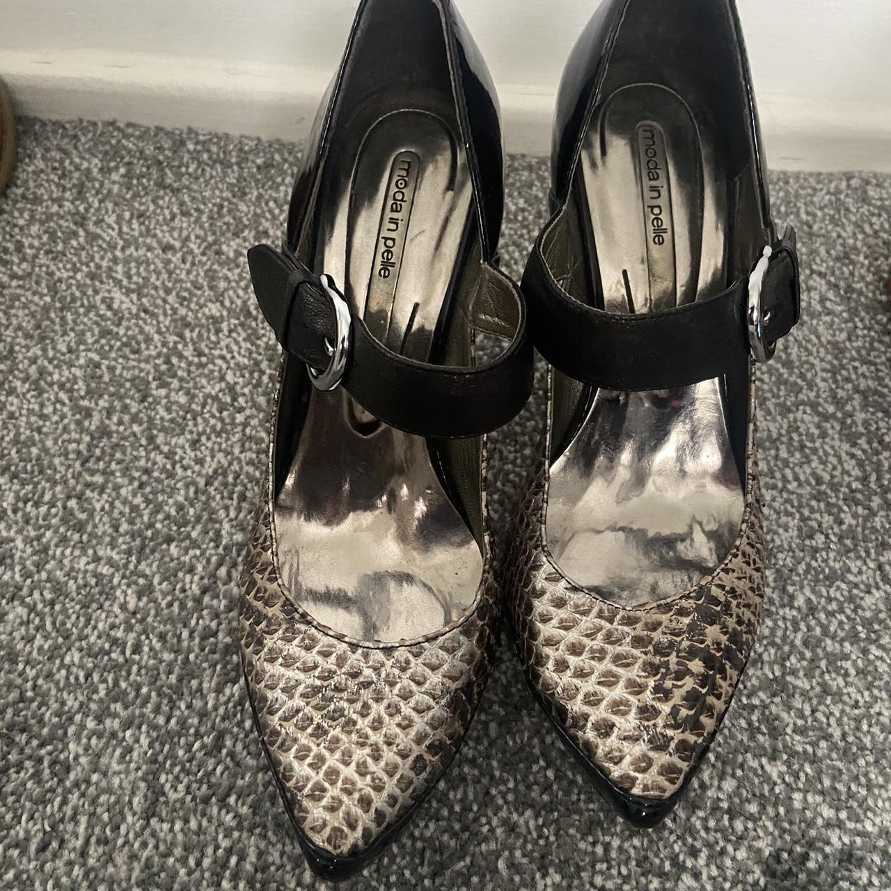 Size 37 Moda in pelle high heeled shoes with front. Depop