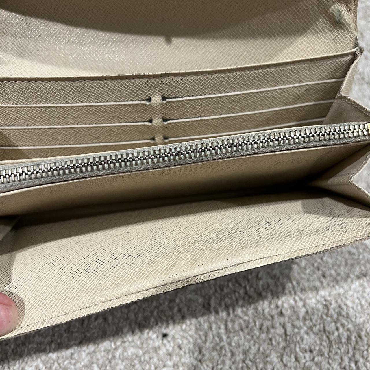 Louis Vuitton Women's Grey and White Wallet-purses (3)