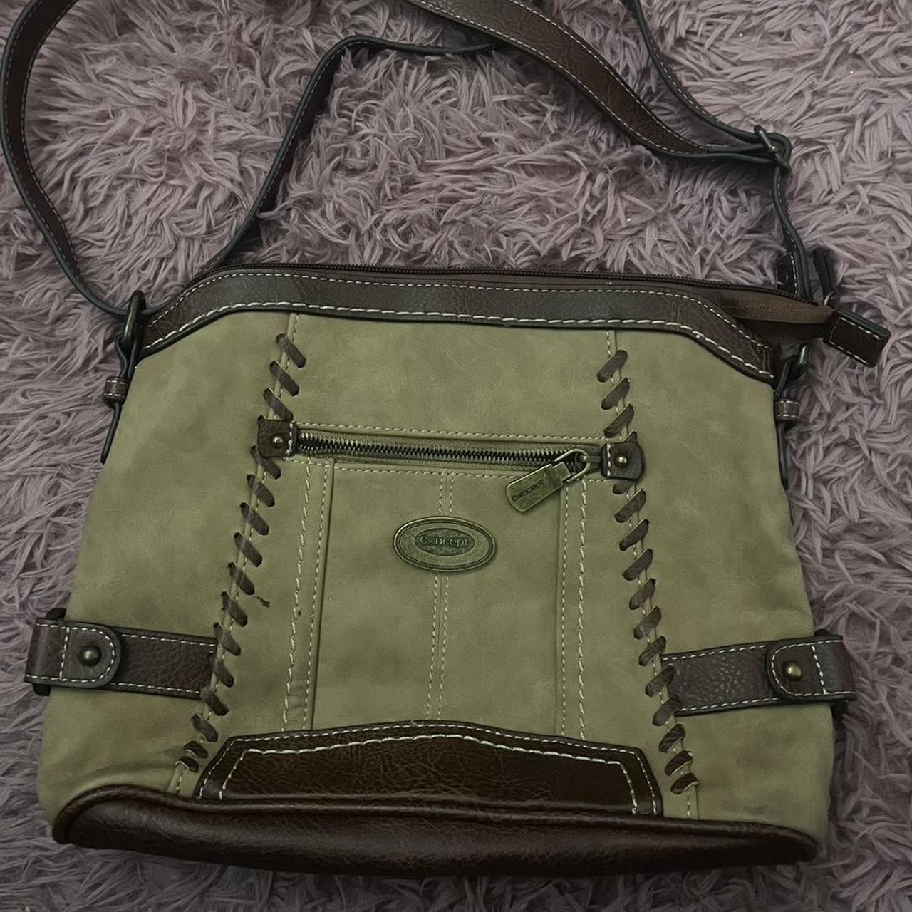 item listed by ar1zzi