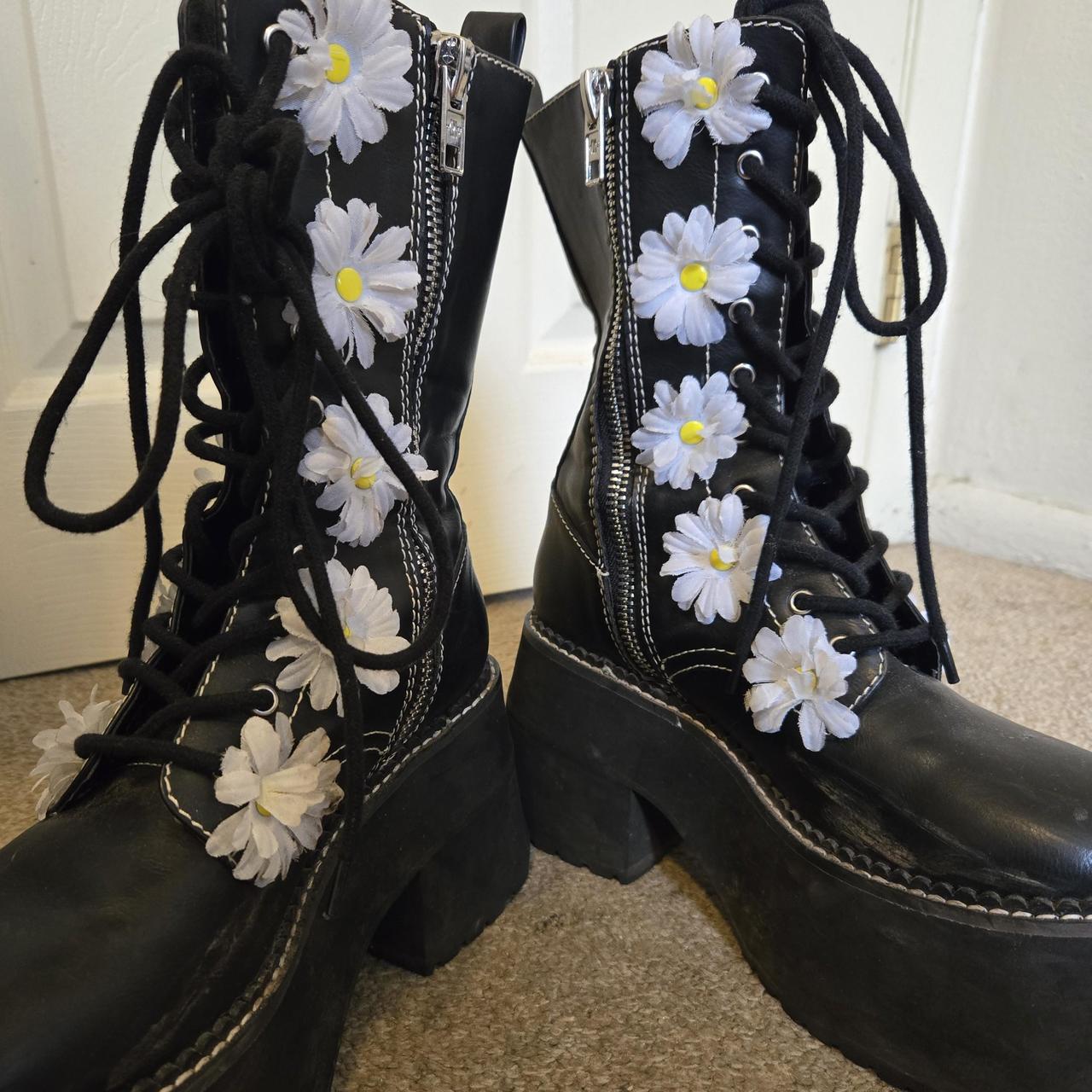 Daisy Anarchy symbol outlet -Doc Style, Festival, Combat, Vintage Hippie Lace up Boots