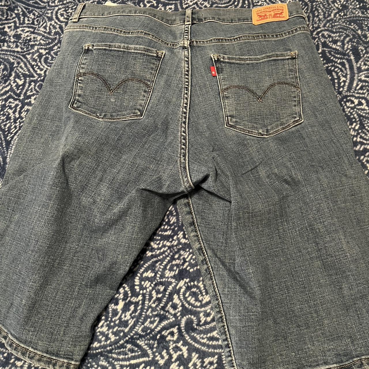 Levis jorts 33 30 knee length streetwear y2k. Depop