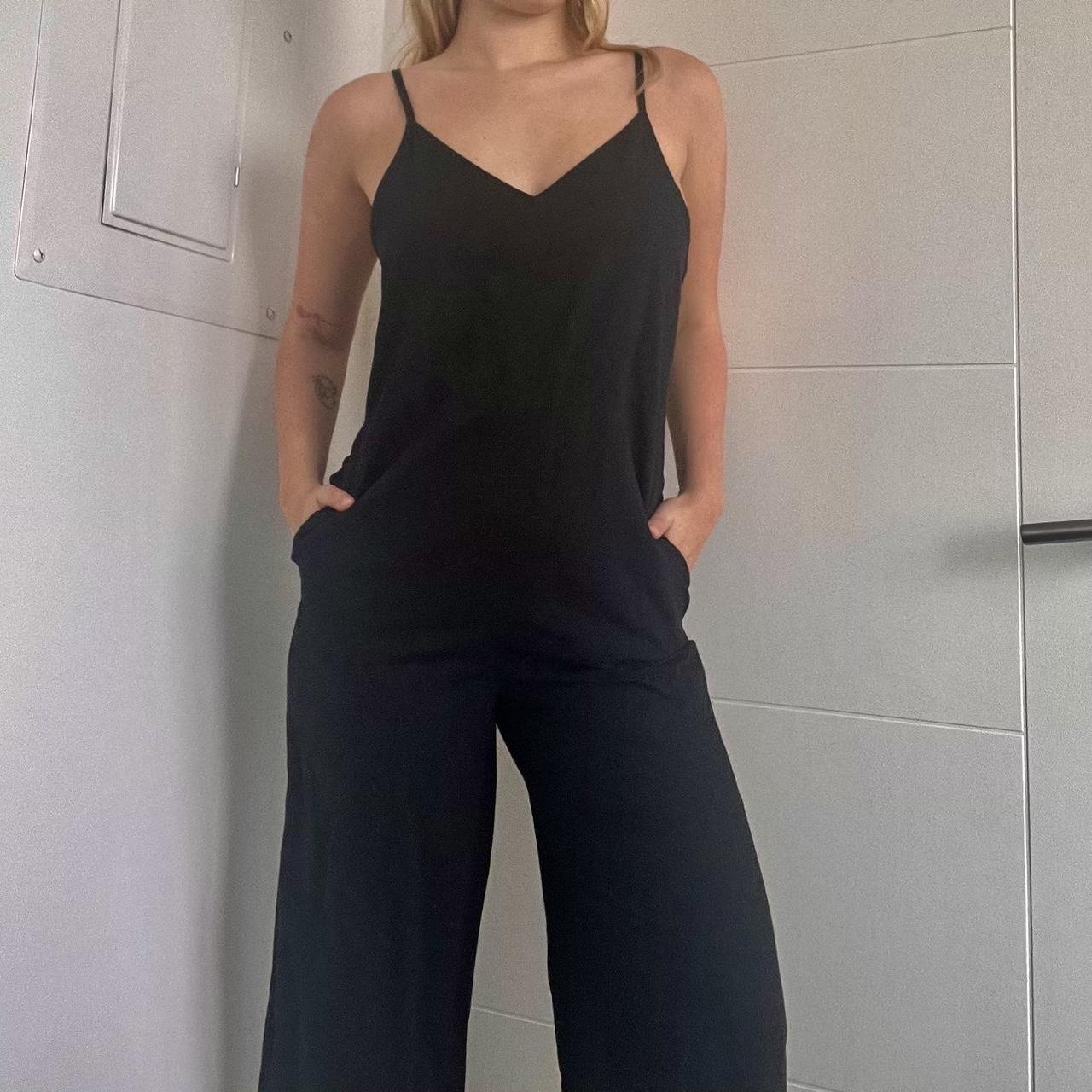Black linen long legged romper from UNIQLO🖤,