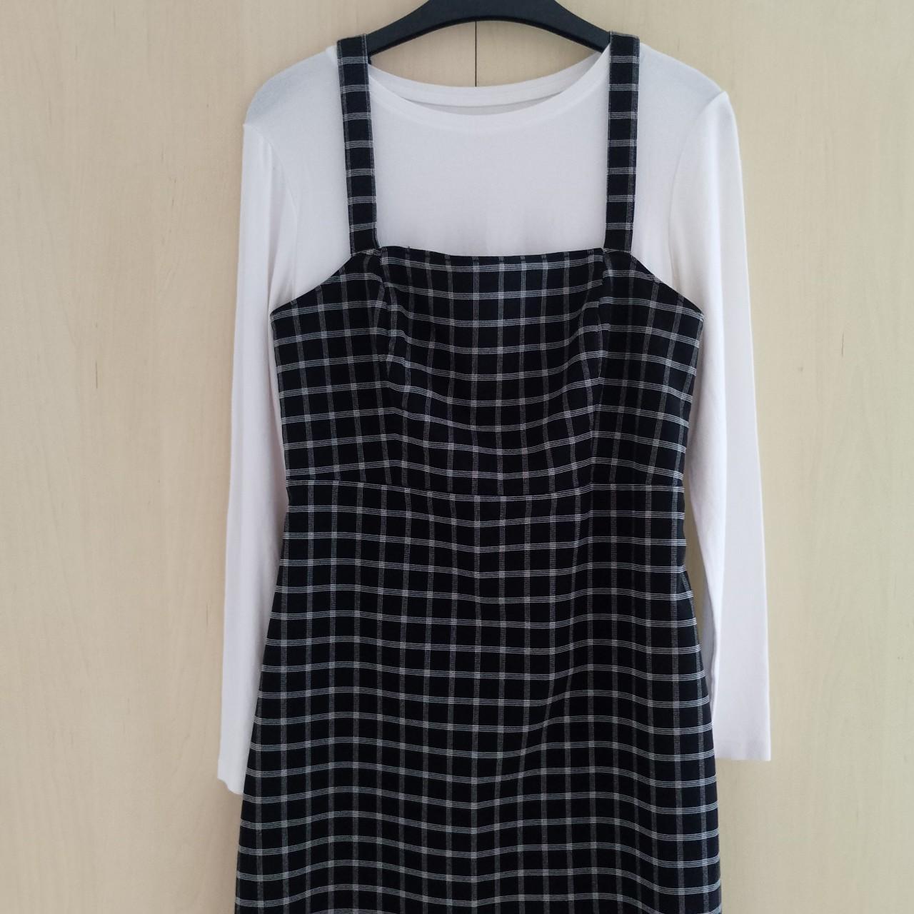 Hollister orders pinafore