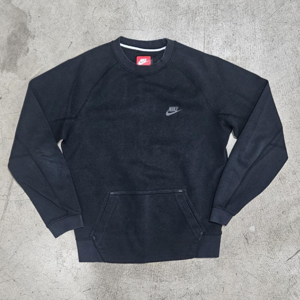 black nike pullover sweatshirt