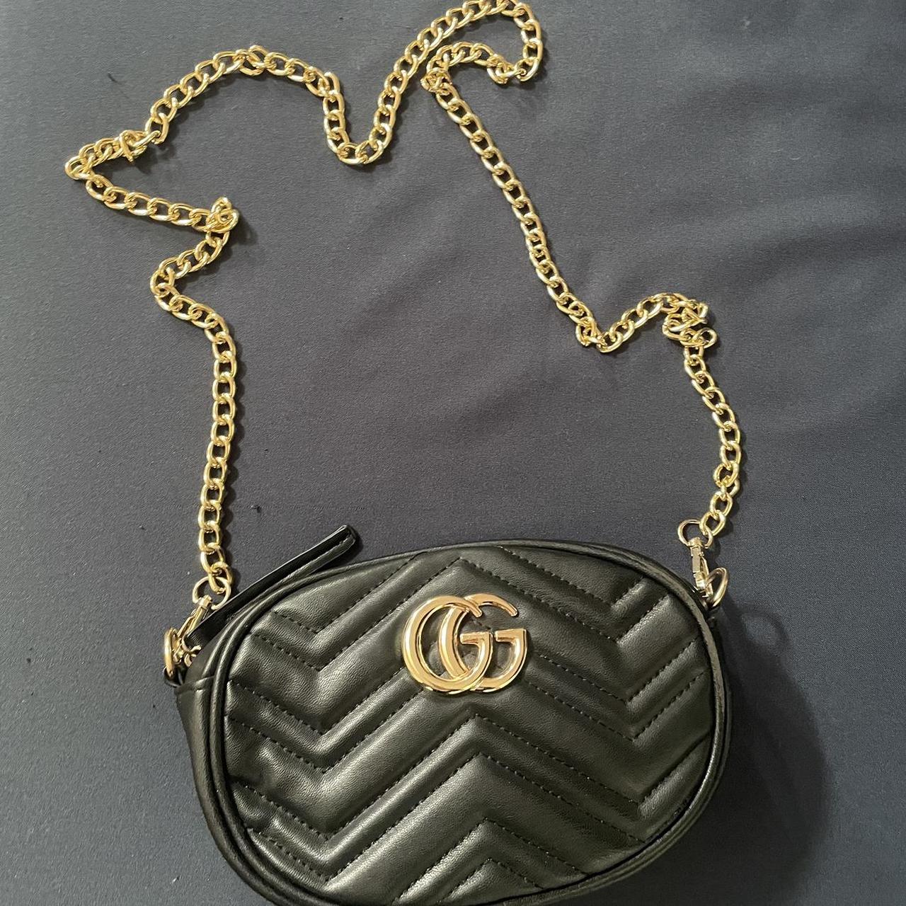 Gucci shoulder bag. Can also be used as a bumbag as