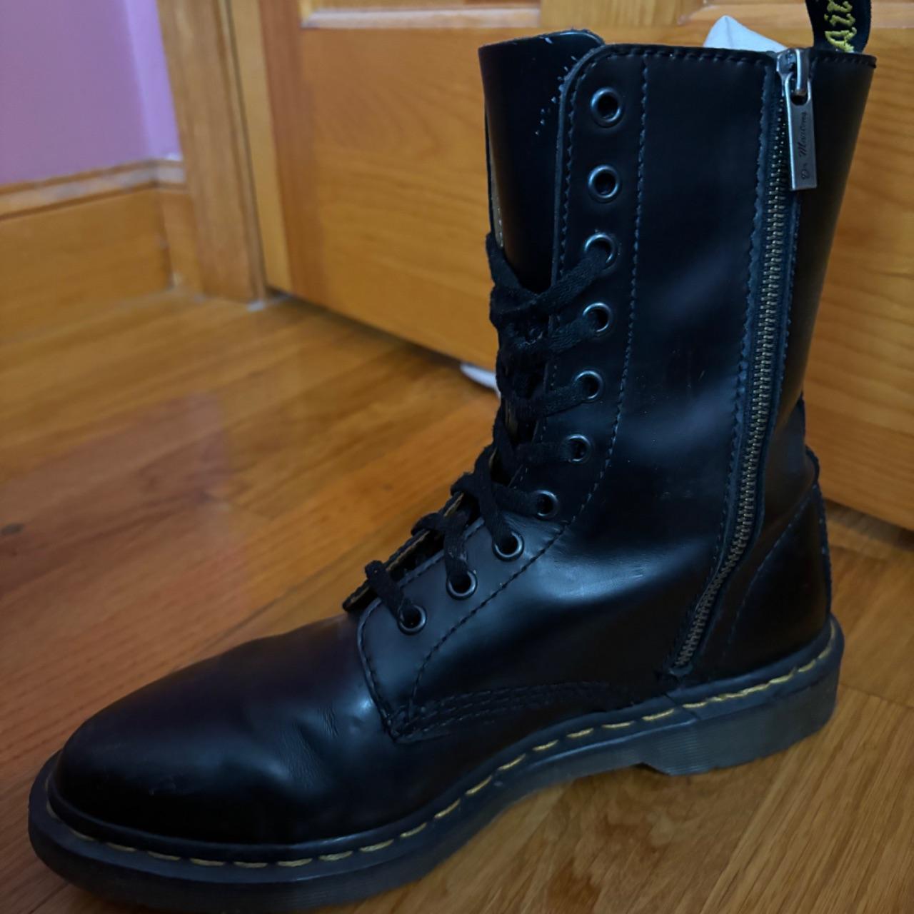 Pointed dr martens online