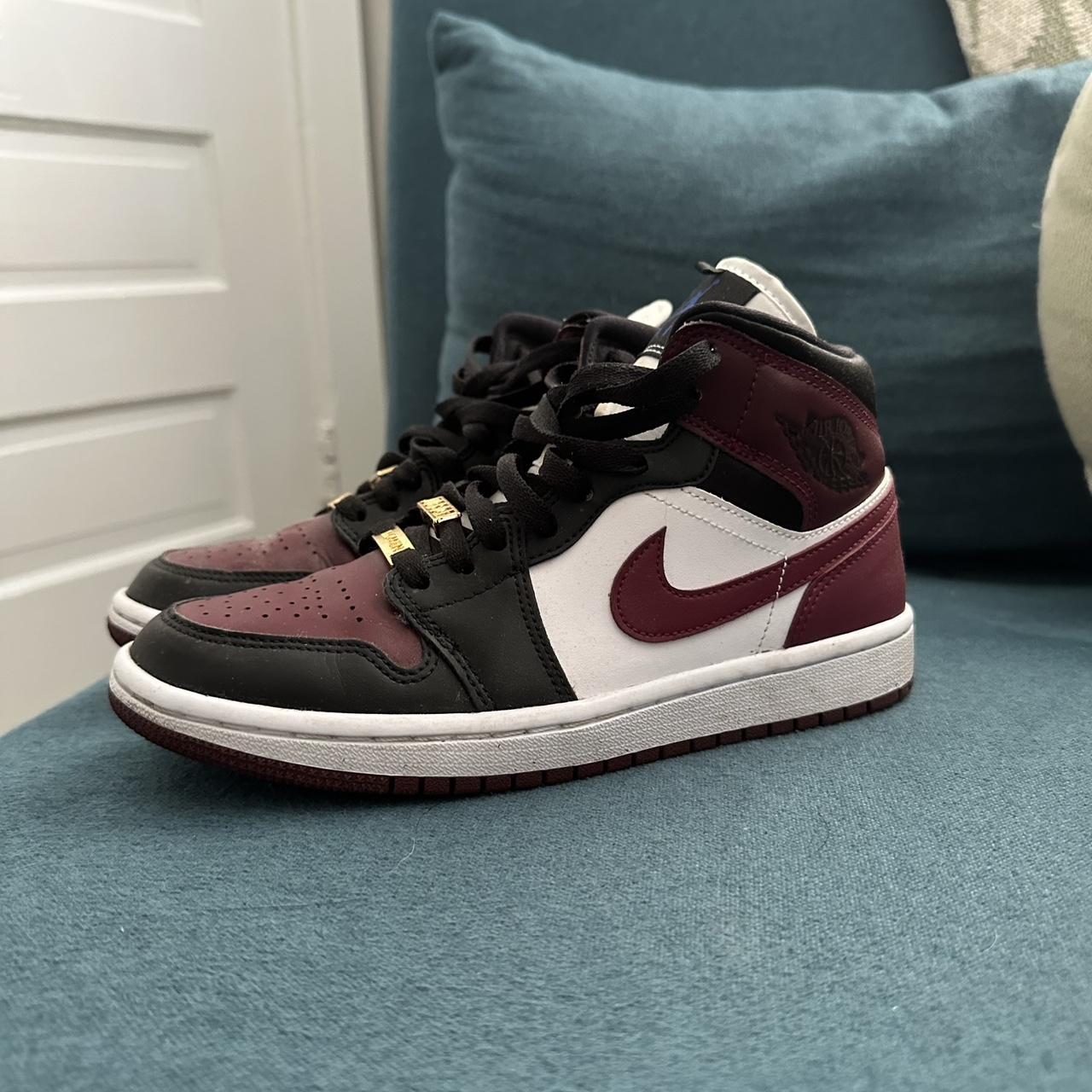 Nike Air Jordan Burgundy Jordan Gold Pendant Women's Air Jordan