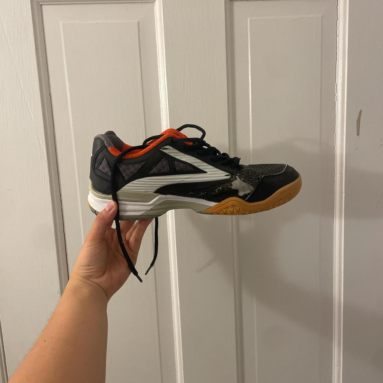 dunlop tennis/squash shoes tiny wear and tear