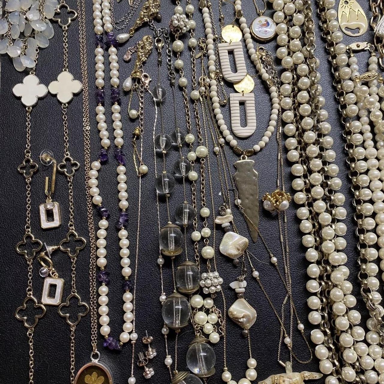 アクセサリーまとめ売り　中古品　ジャンク品含② mystery jewelre vintage mystery jewelry box- 7 pieces of random | Depop