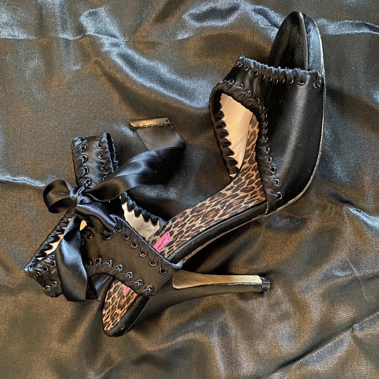 Betsey johnson bow heels deals