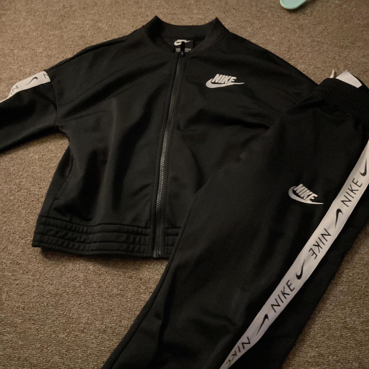 Store Nike sweatsuit large