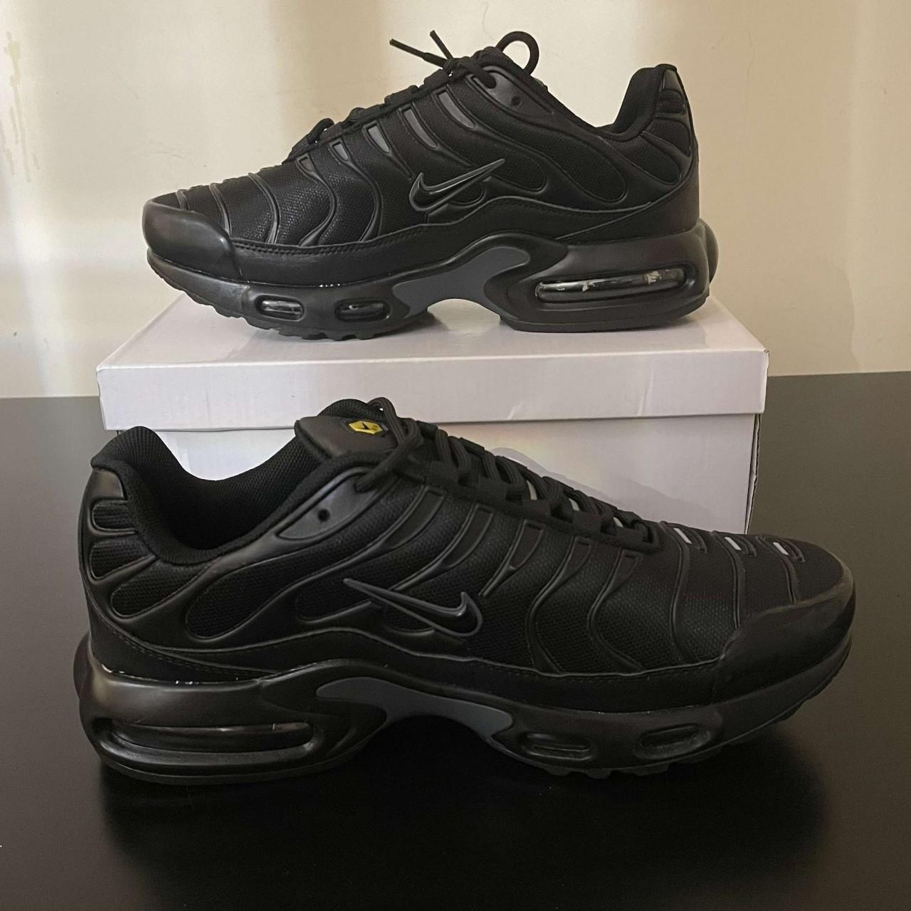 triple black nike tns mens