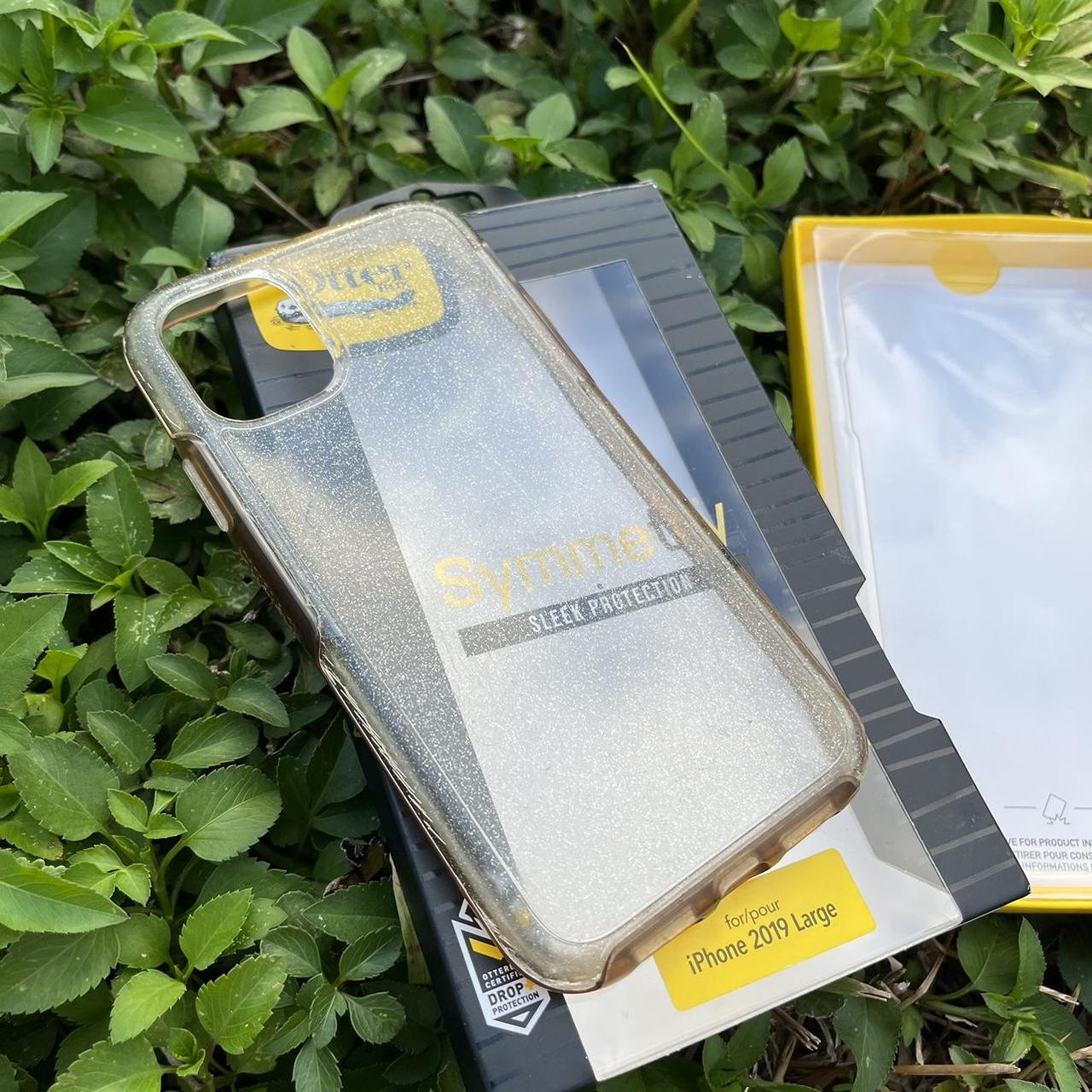 OtterBox Women's White and Grey Accessory | Depop