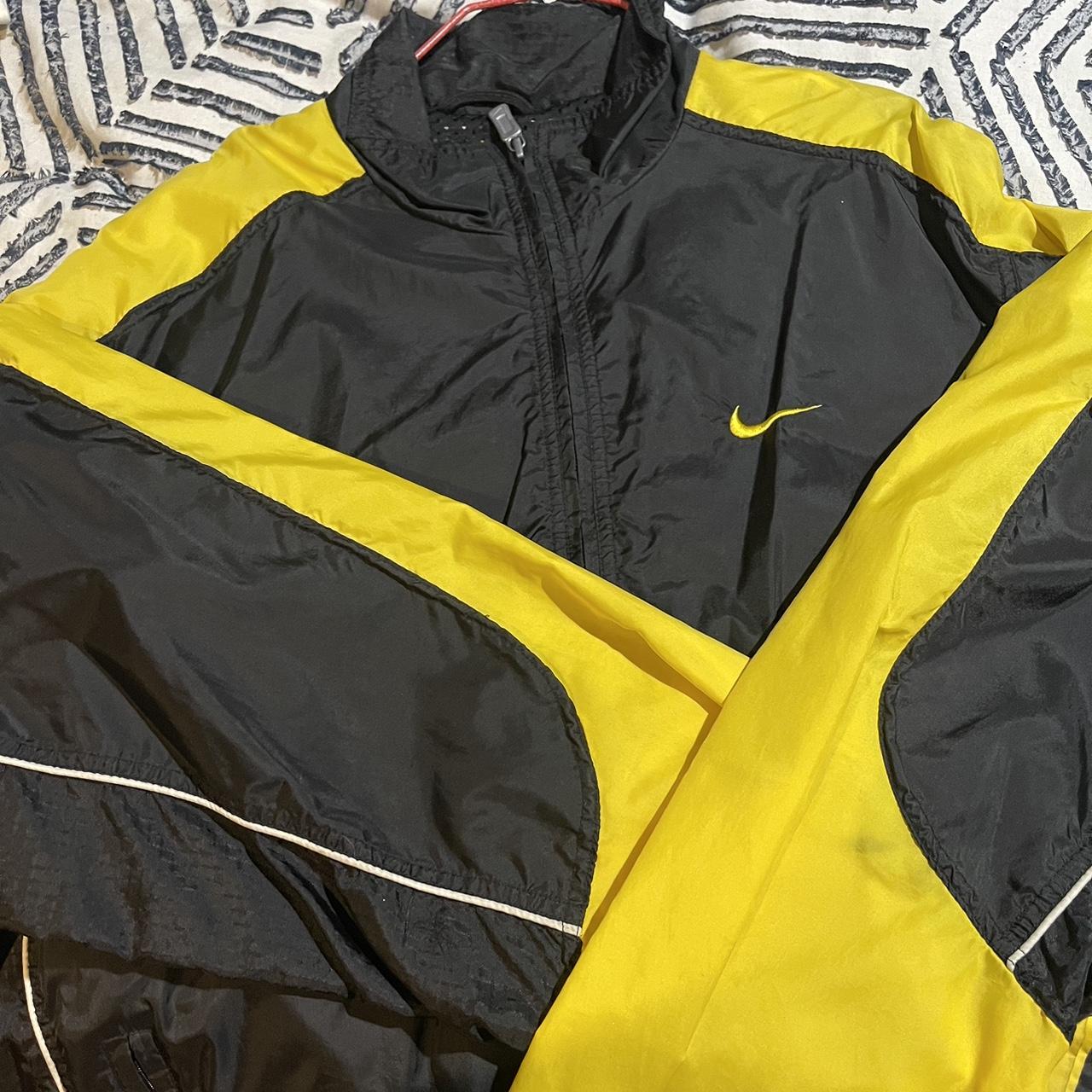 nike yellow and black windbreaker