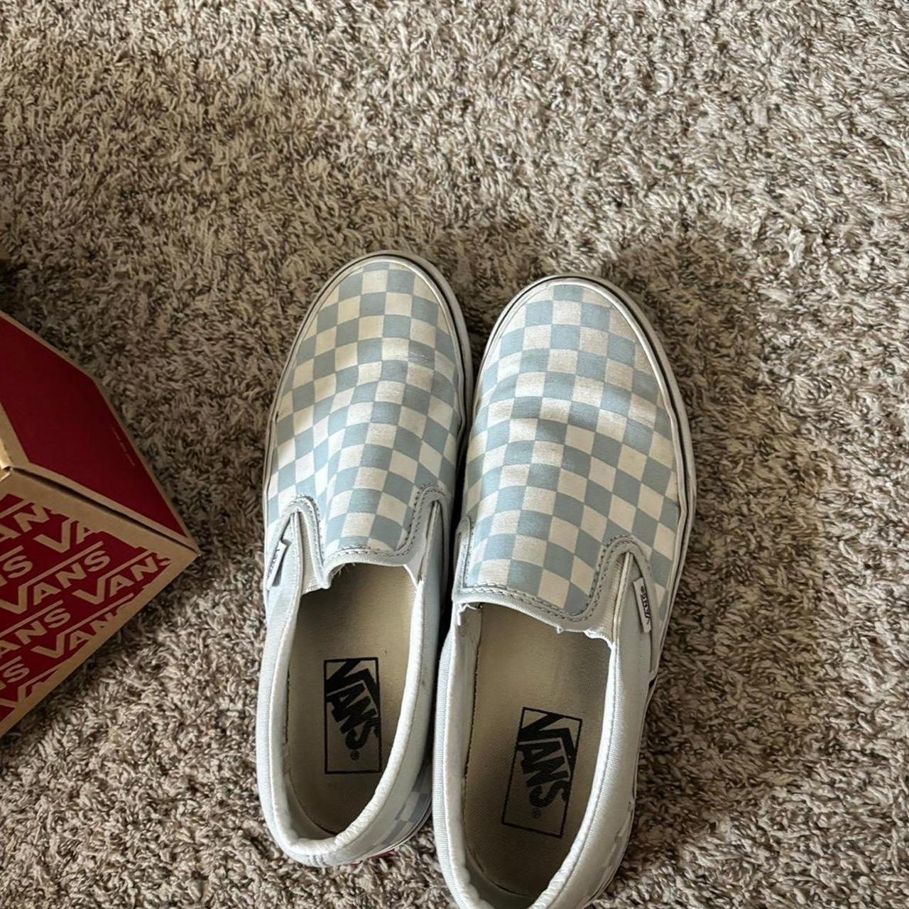 Deals light blue vans with checkers