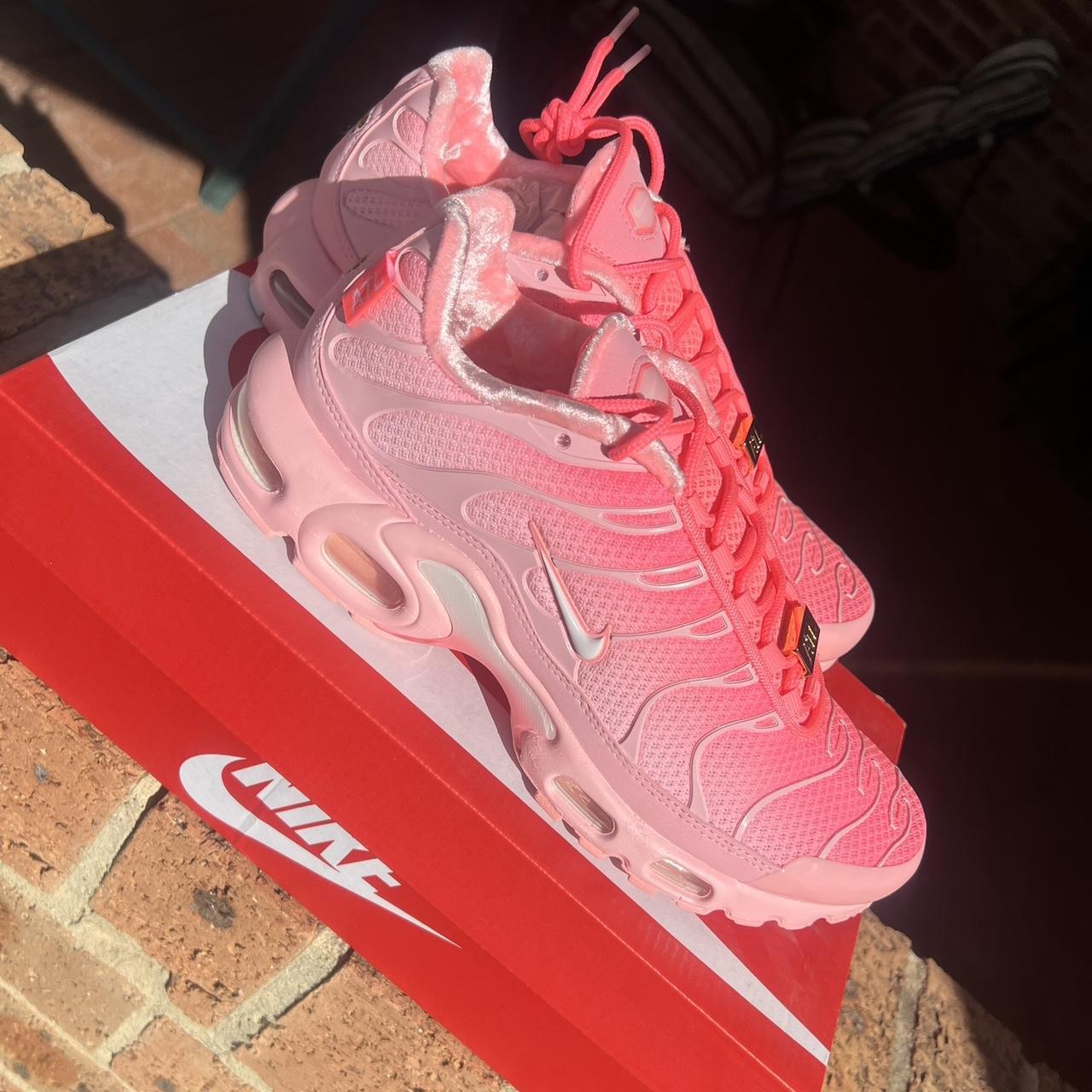 pink air max foot locker