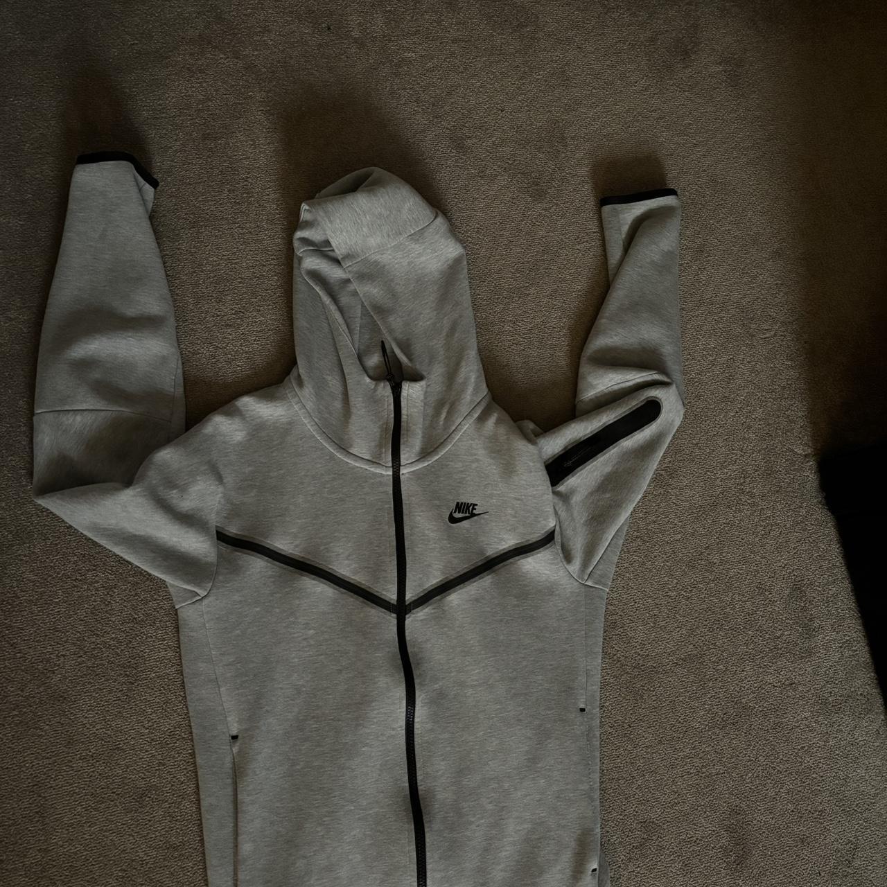 nike tech fleece grey small