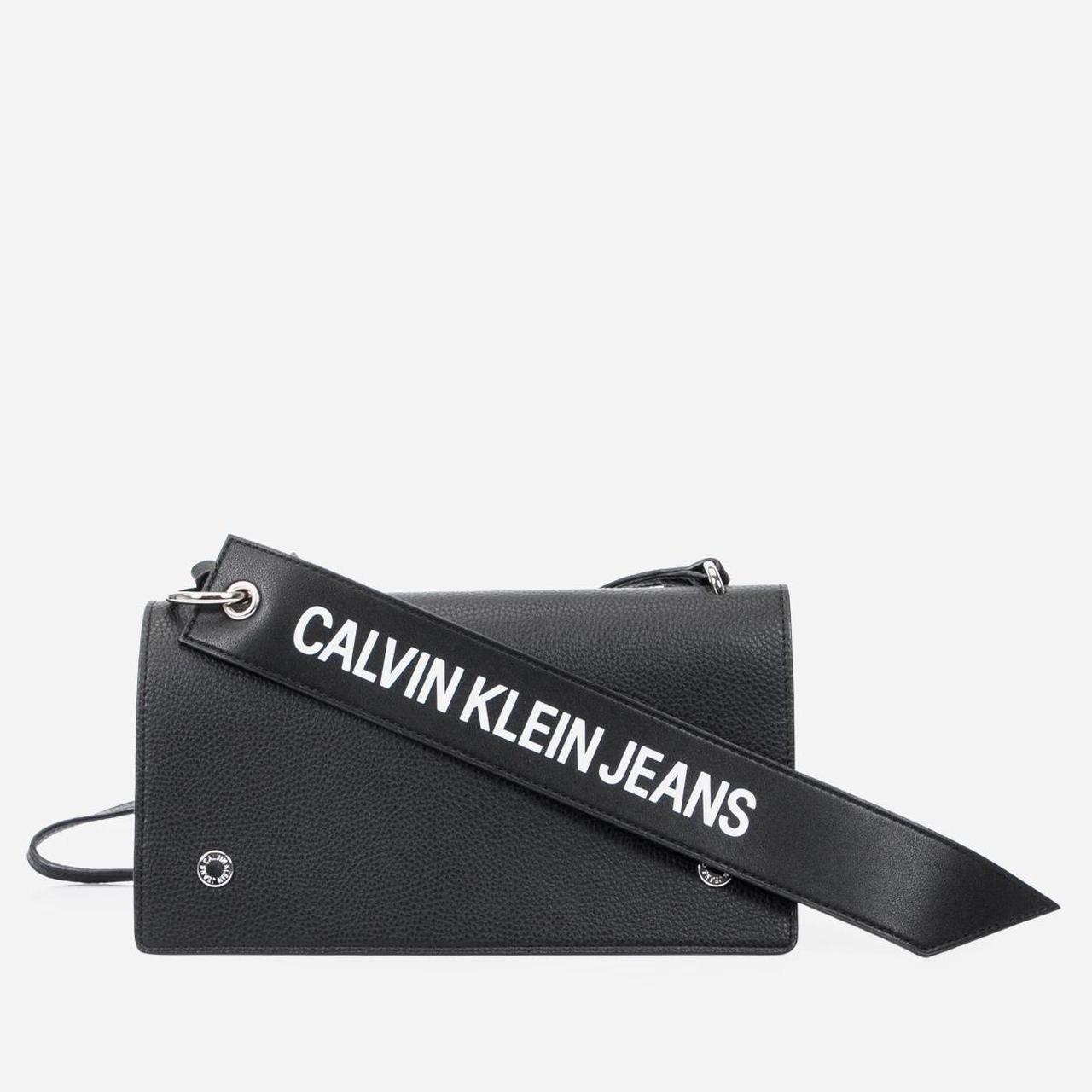 CALVIN KLEIN croaky POCHETTE