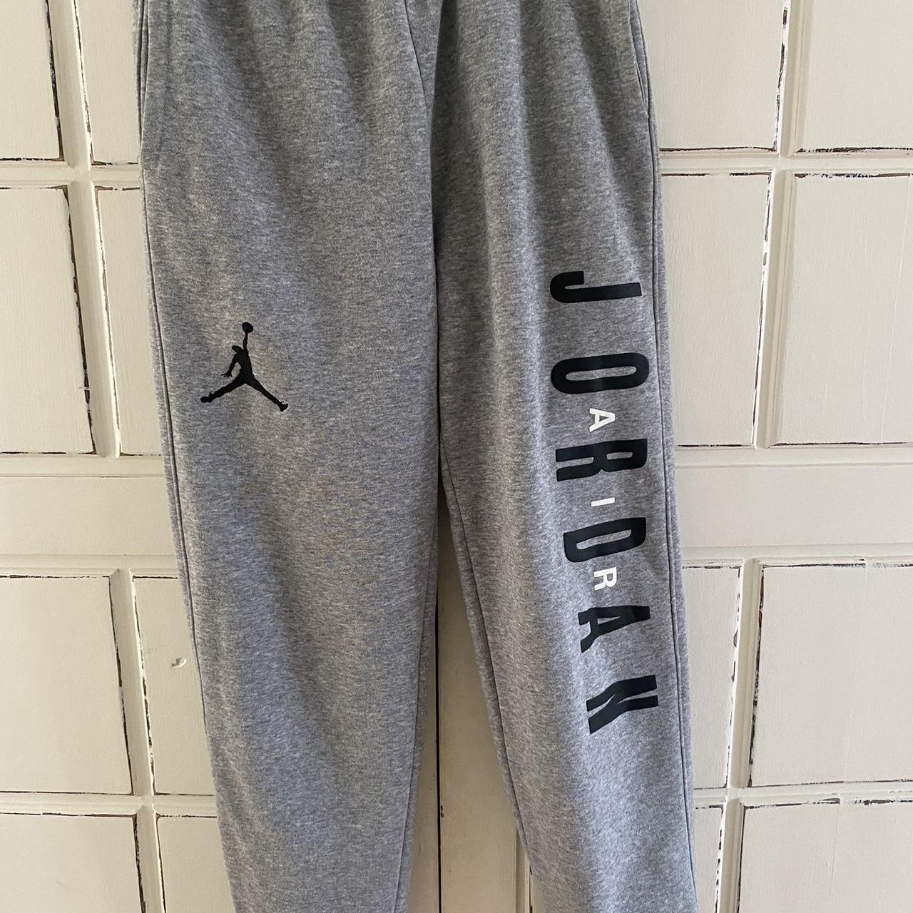 Jordan グレー パンツ 152-158cm Youth kids Jordan sweatpants Size- 12-13 | Depop