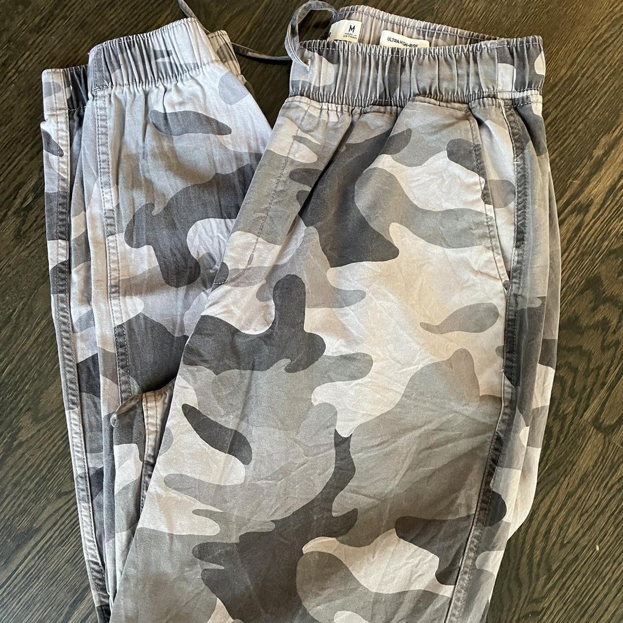 Camo pants hollister best sale