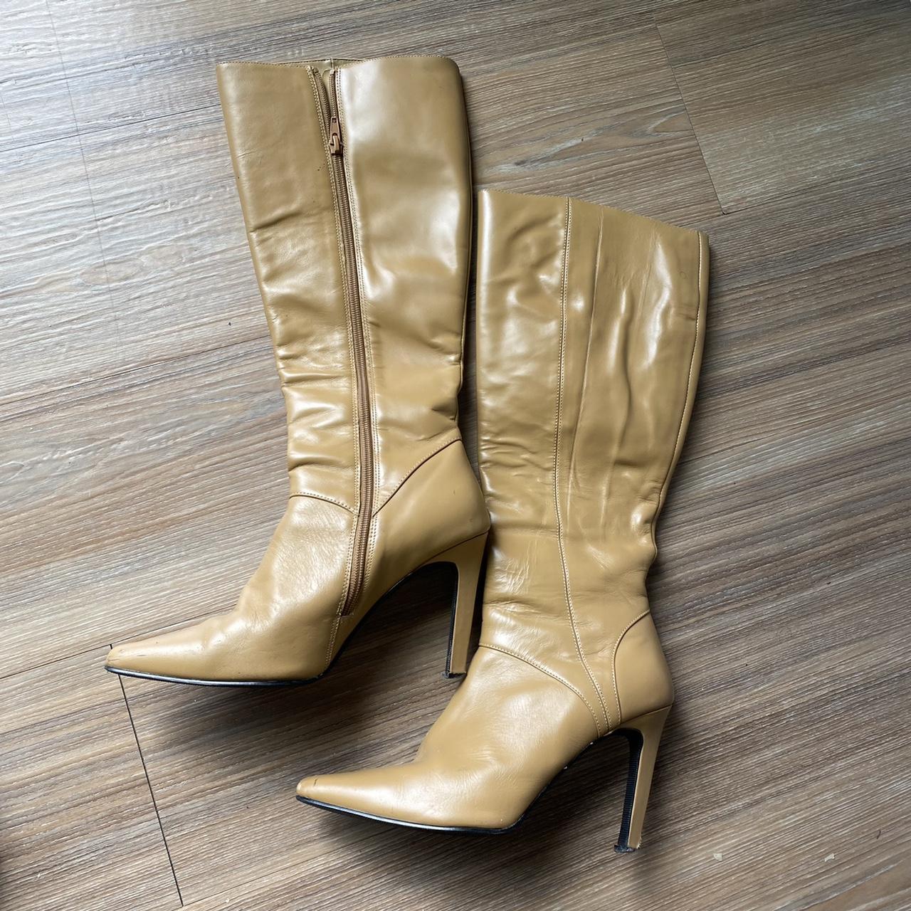 Tony Bianco Women's Cream and Tan Boots | Depop