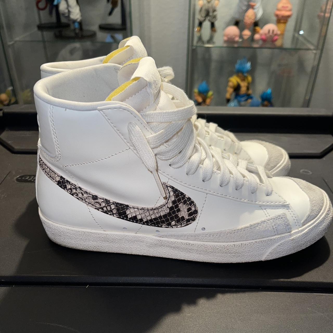 snake print blazer nike