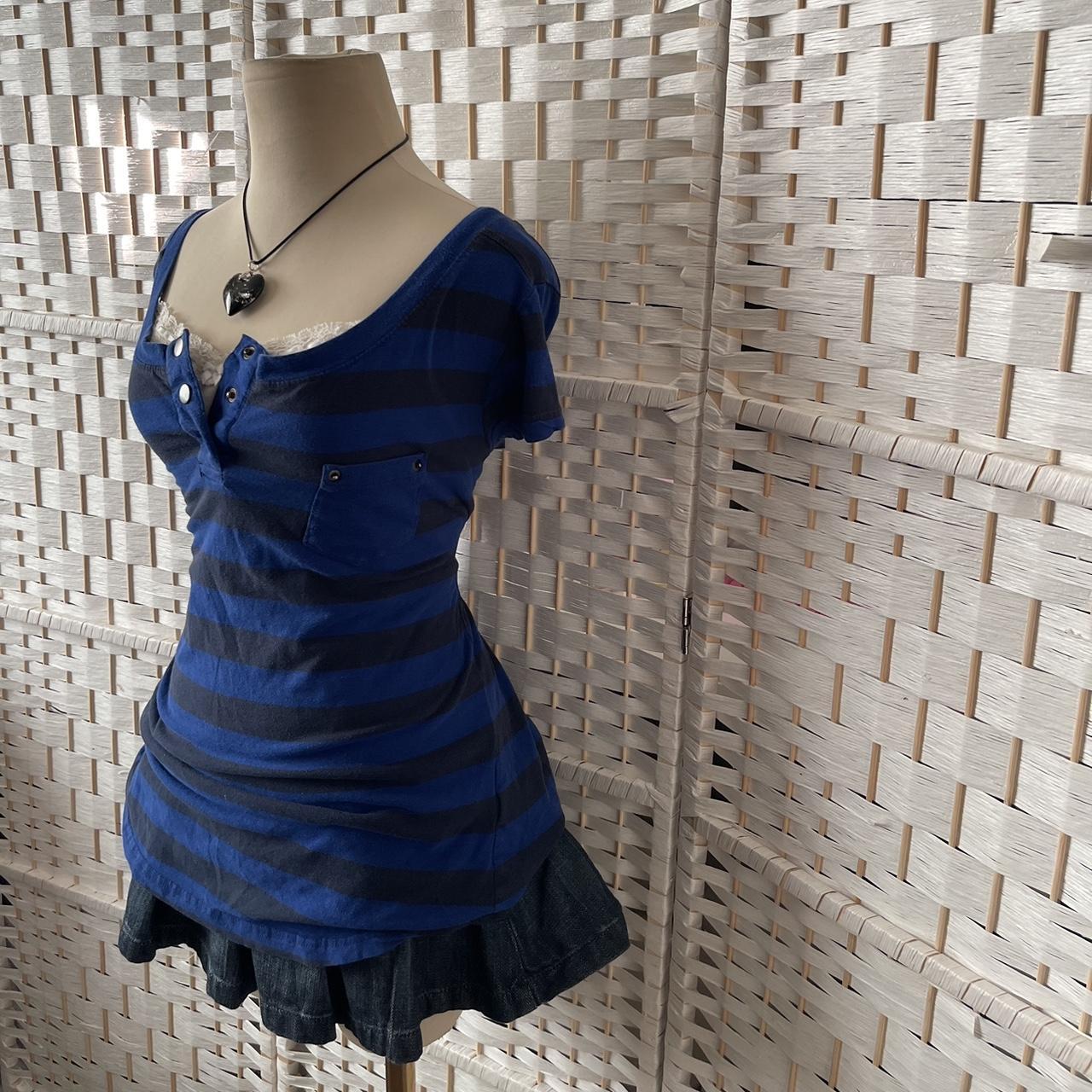 super cute grunge emo 2000s skater girl dark blue... | Depop