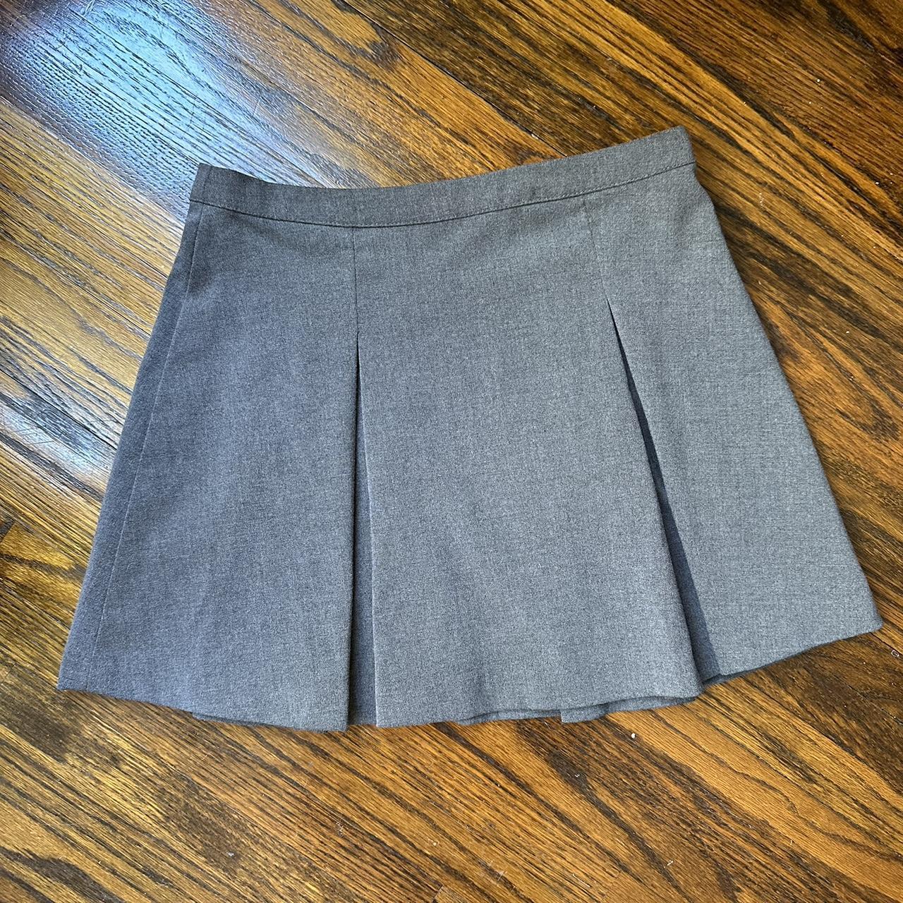 Ultimate office siren Forever 21 grey pleated mini