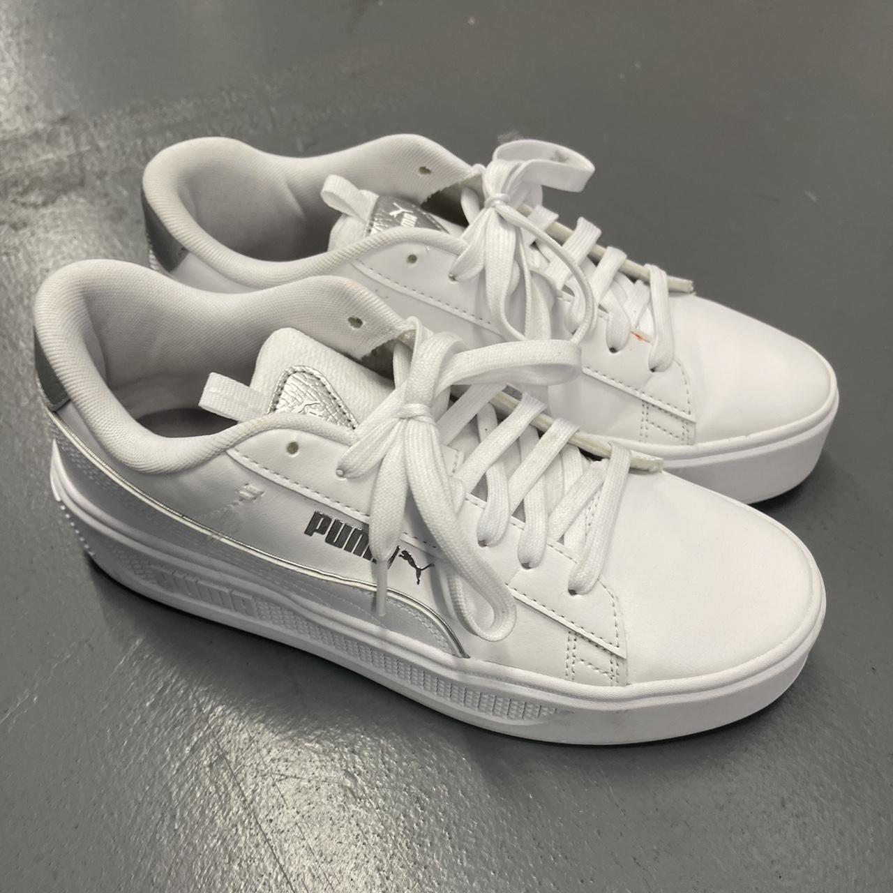 [PUMA]★Smash Bulk V3 LO White★7日特価セール★男女共用★ PUMA]☆Smash Bulk V3 LO White☆7日特価セール☆男女共用