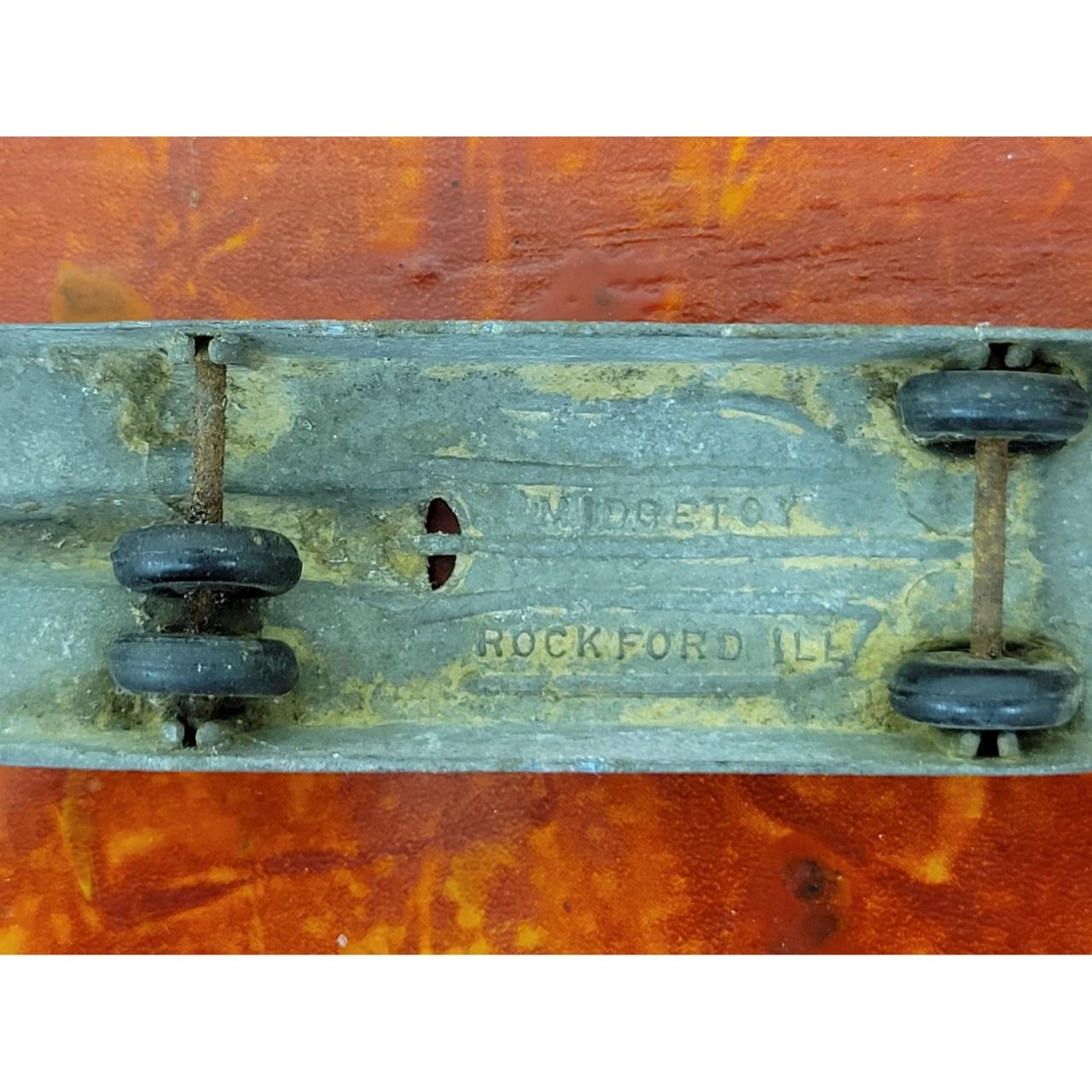 おじゃるまる35出品 Vintage Metal MidgeToy Race Car - Rockford IL - 3.5