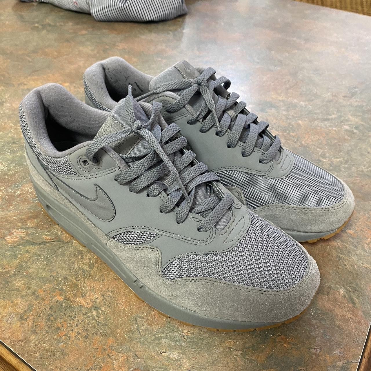 nike grey trainers size 5