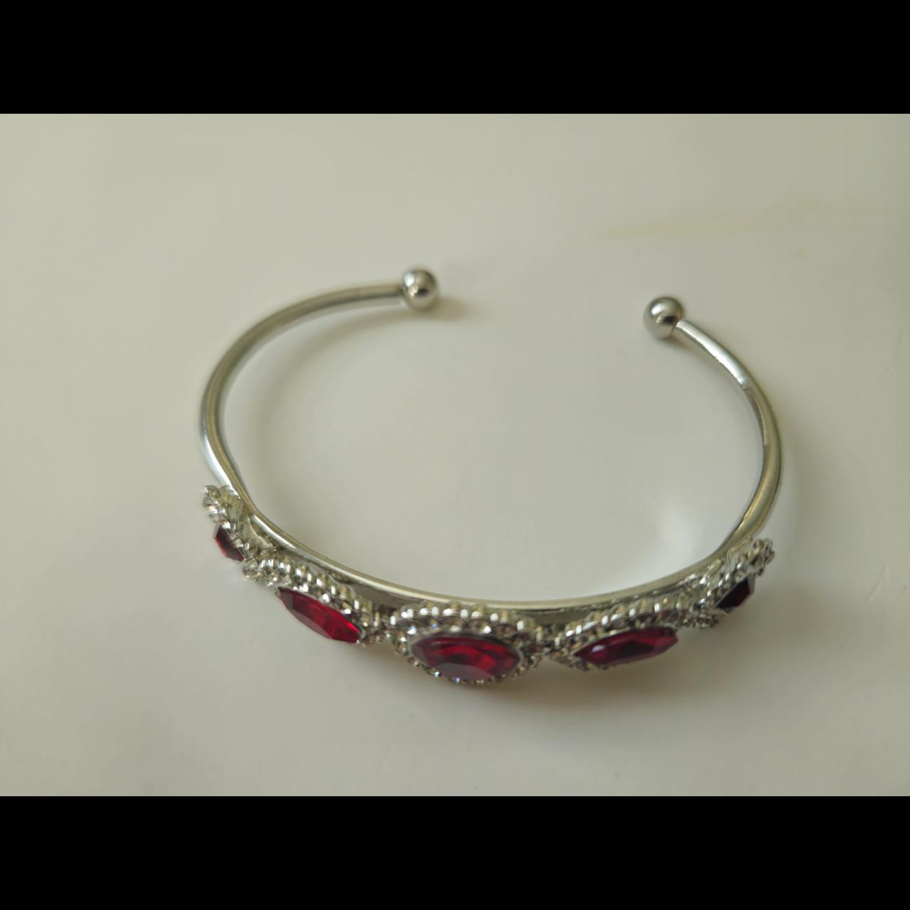 item listed by liz890_b