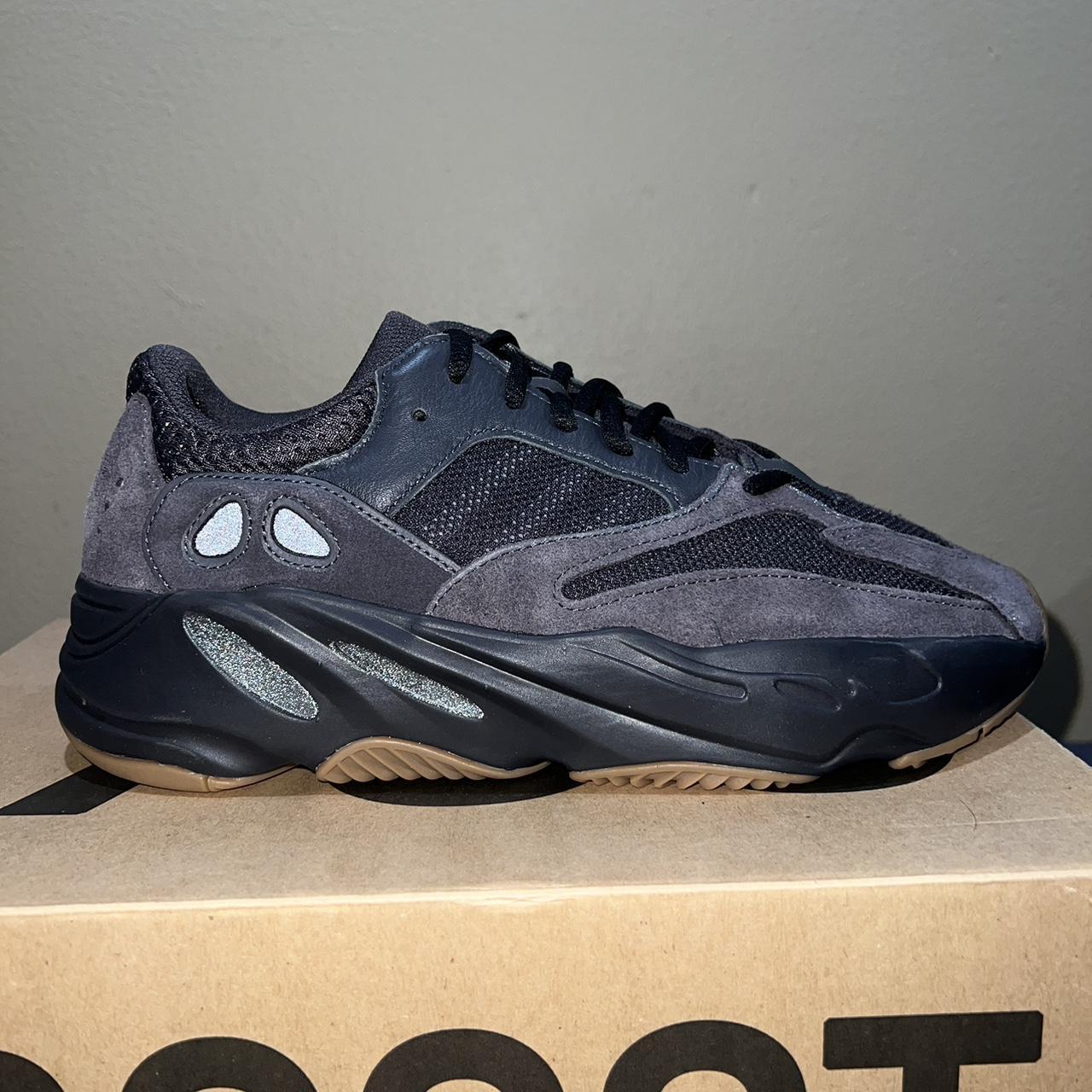 yeezy 700 black v1