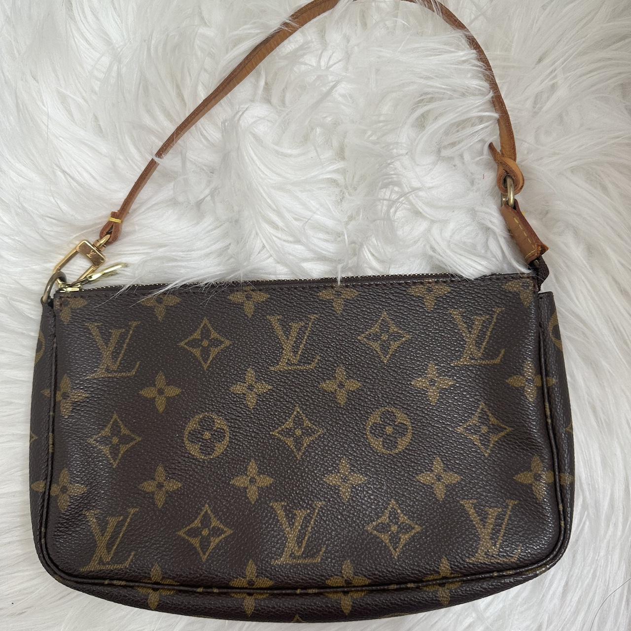 LOUIS VUITTON purse and wallet great condition. no - Depop