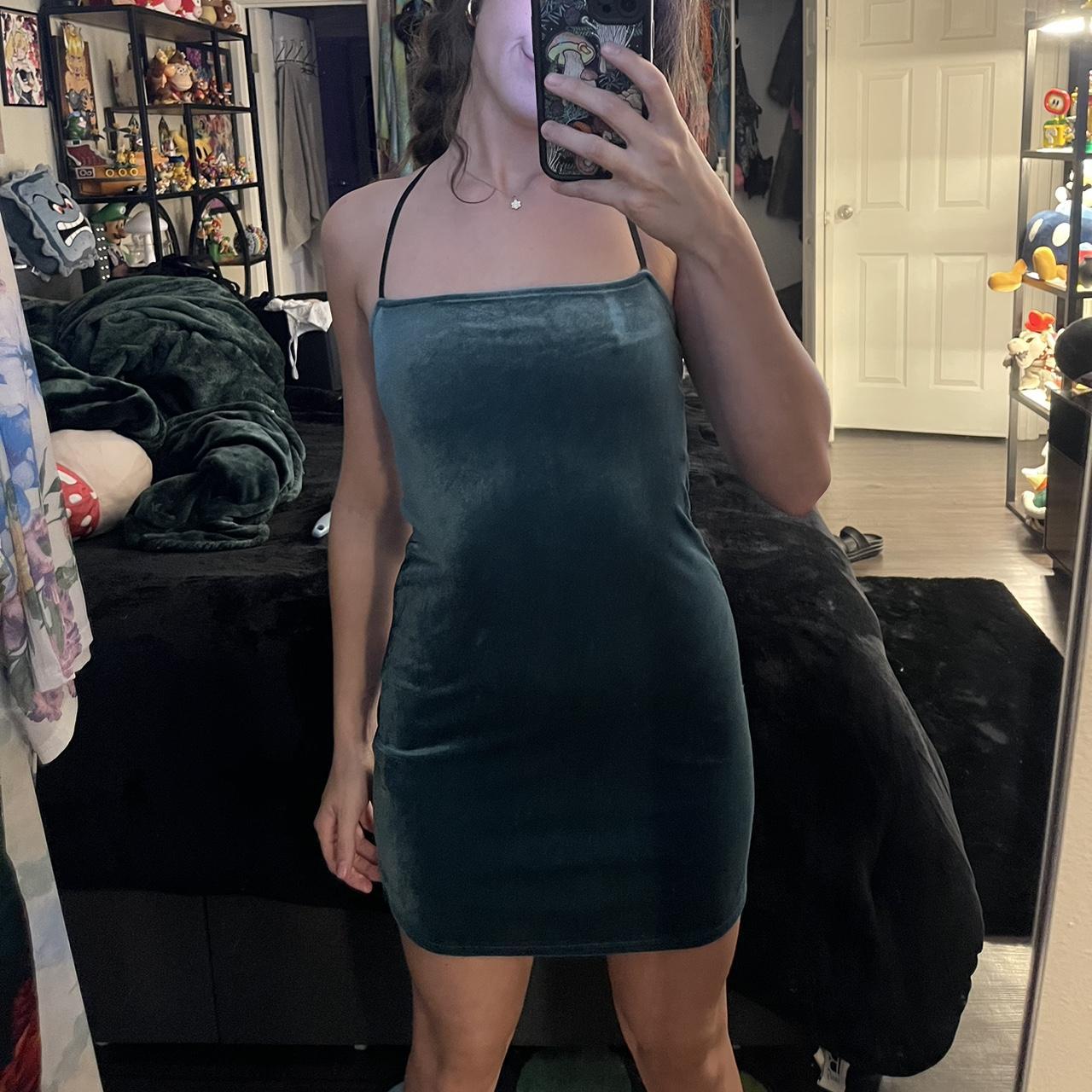 Green velvet dress forever 21 best sale