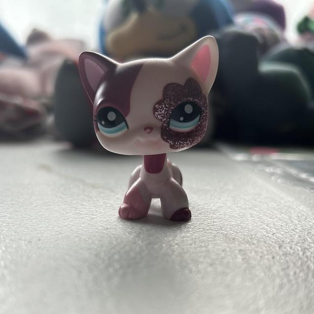 Lps 2291 White short hair cat with pink spots and. Depop