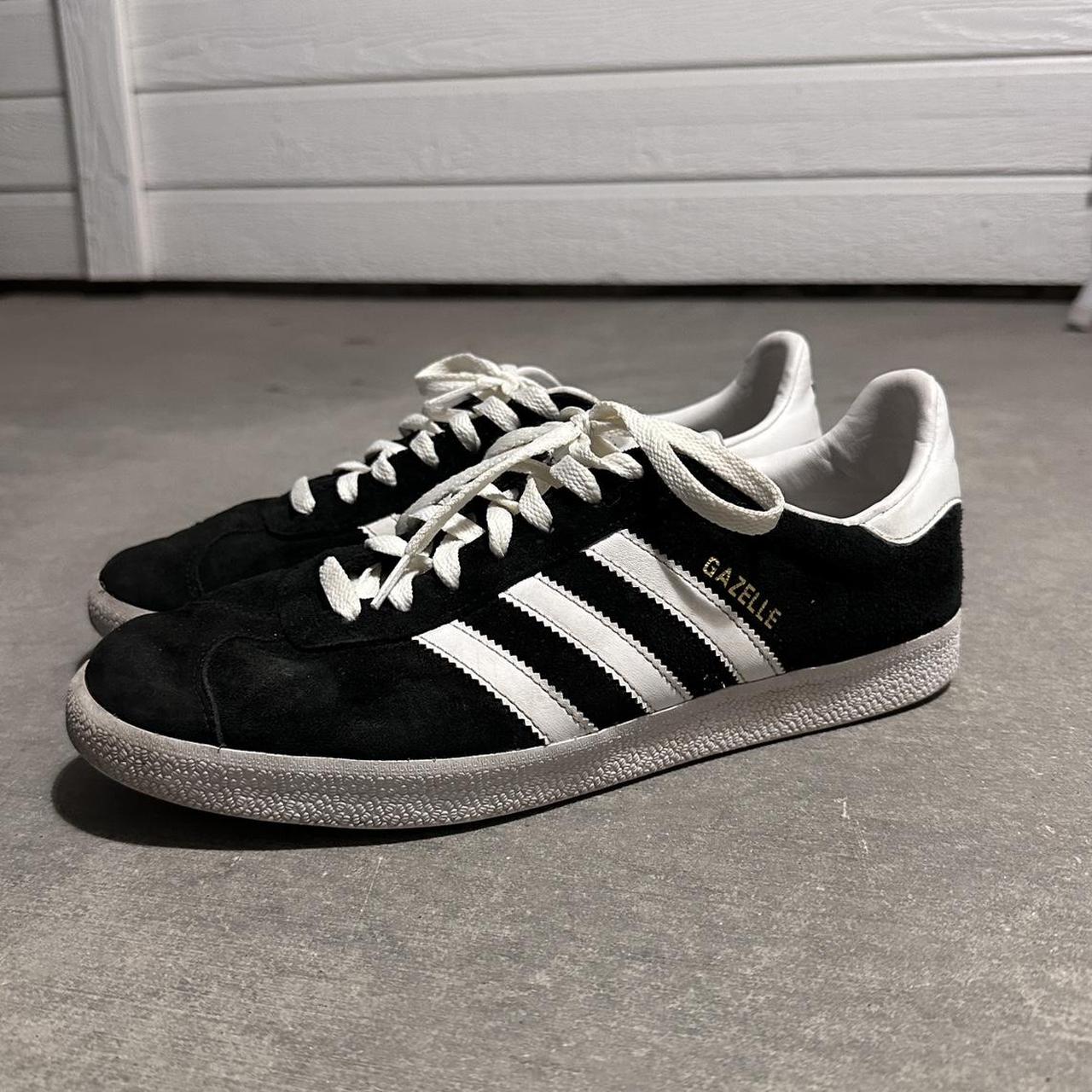 Men s Adidas Gazelle Shoes size 11 only worn a