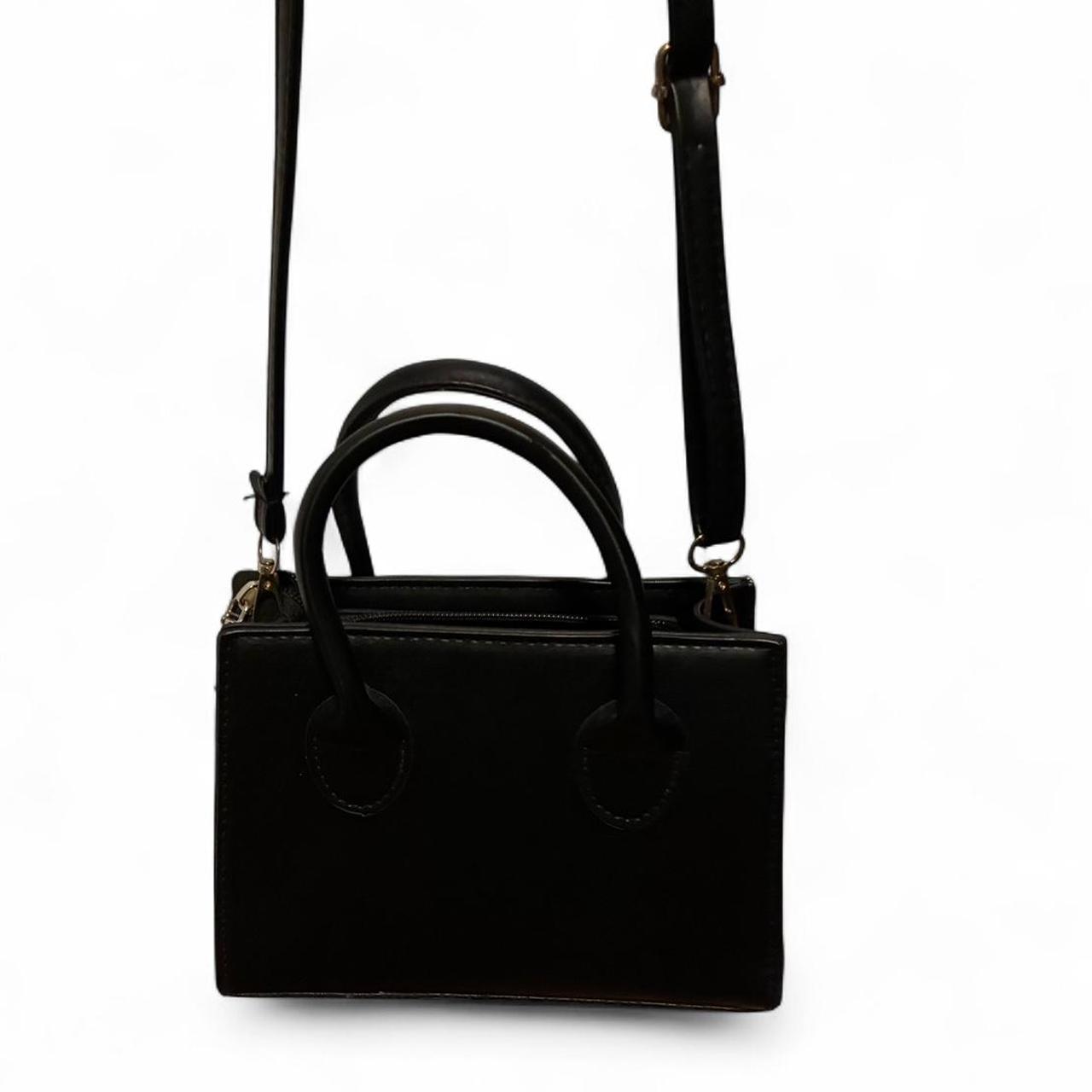 item listed by itsr0seee