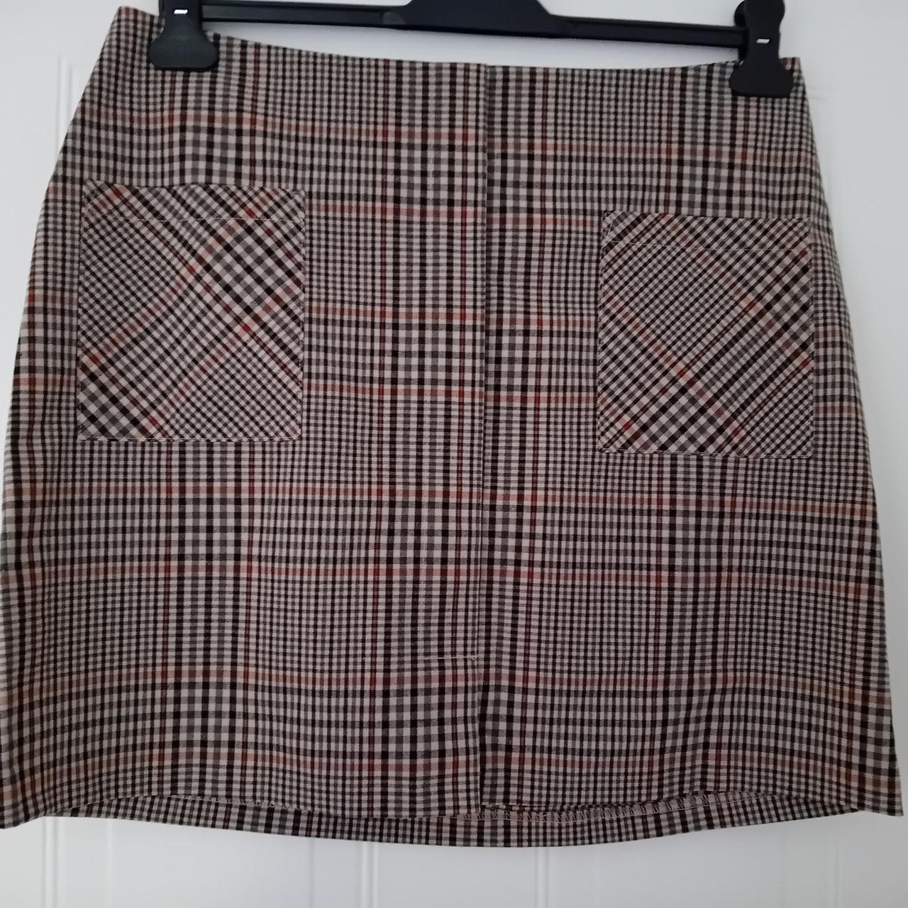 Papaya Checked Skirt in Size 16. It has hardly been