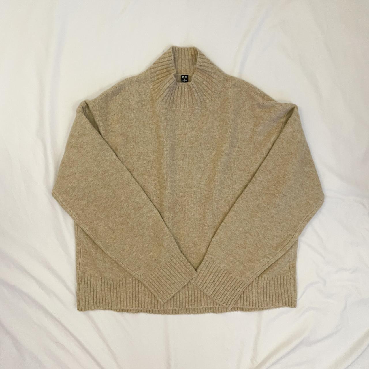 size m uniqlo light beige tan SOUFFLÉ