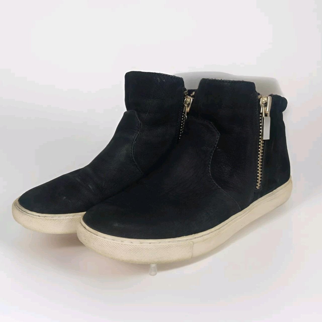 item listed by posh_n_thecity