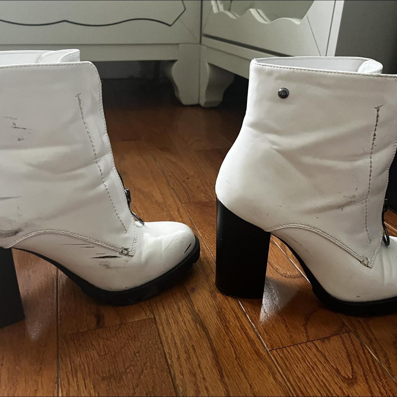 Vera wang 2024 white boots