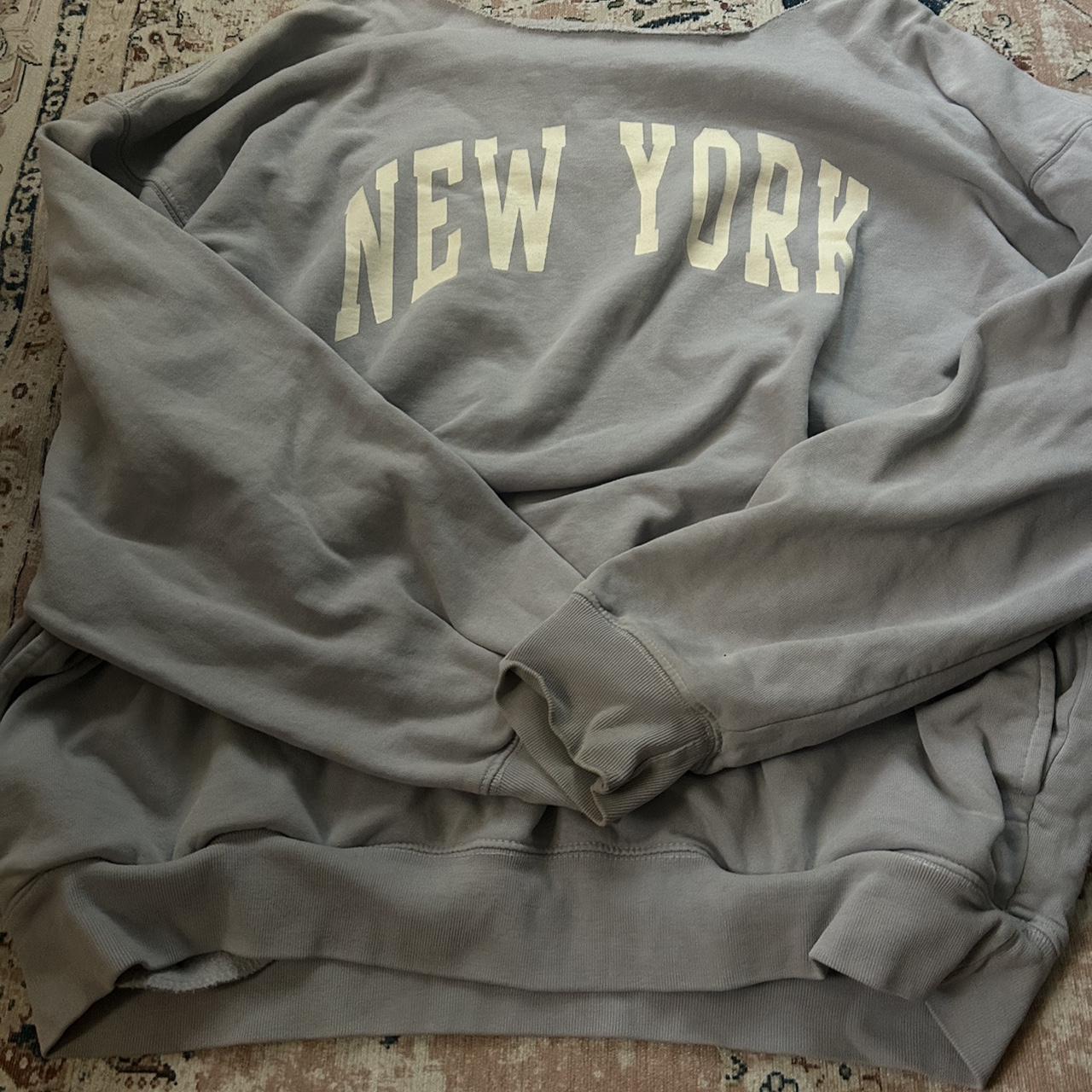 Brandy Melville New York crew neck Neck cut