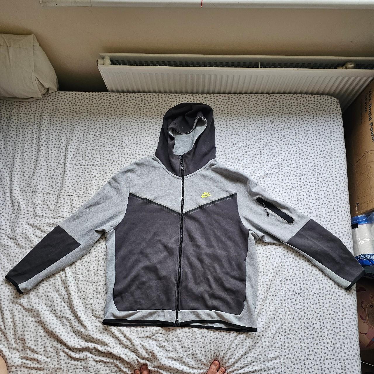 dark grey heather nike tech fleece